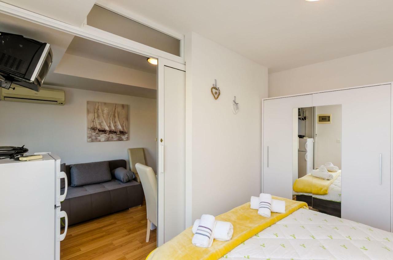 Apartments Lorena Mljet Помена Екстериор снимка