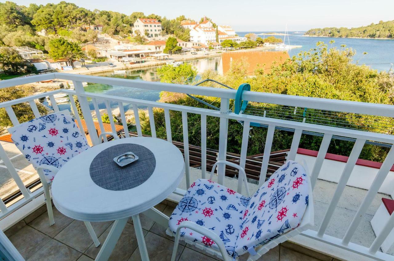 Apartments Lorena Mljet Помена Екстериор снимка